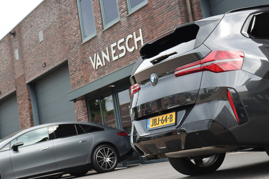 BMW X3 30e xDrive M-Sport Pro | Panoramadak | Memory | Stoelventilatie | Surround Camera | HUD | Verwarmd Stuurwiel | Harman/Kardon | Iconic Glow | Achterbank Verwarmd |