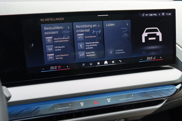 BMW X3 30e xDrive M-Sport Pro | Panoramadak | Memory | Stoelventilatie | Surround Camera | HUD | Verwarmd Stuurwiel | Harman/Kardon | Iconic Glow | Achterbank Verwarmd |