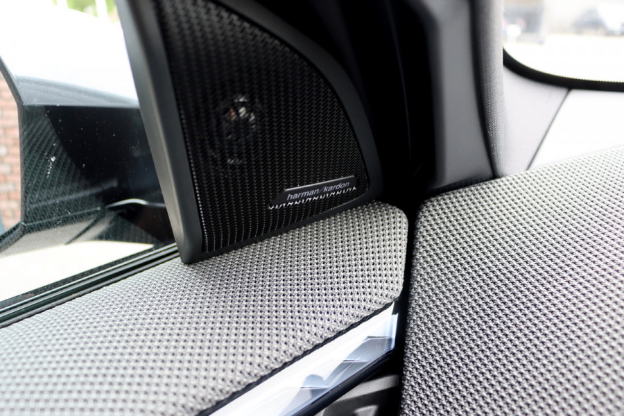 BMW X3 30e xDrive M-Sport Pro | Panoramadak | Memory | Stoelventilatie | Surround Camera | HUD | Verwarmd Stuurwiel | Harman/Kardon | Iconic Glow | Achterbank Verwarmd |
