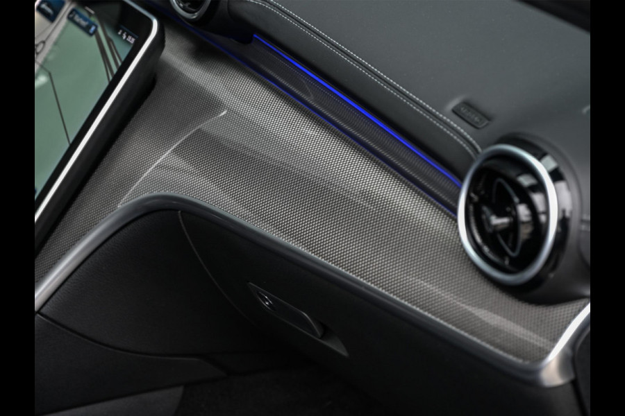 Mercedes-Benz C-Klasse 180 AMG Line | NL-Auto | Panoramadak | Night-Pakket | Ambiance Interieur | Camera | Elektr. Verst. Voorstoelen + Verwarming |