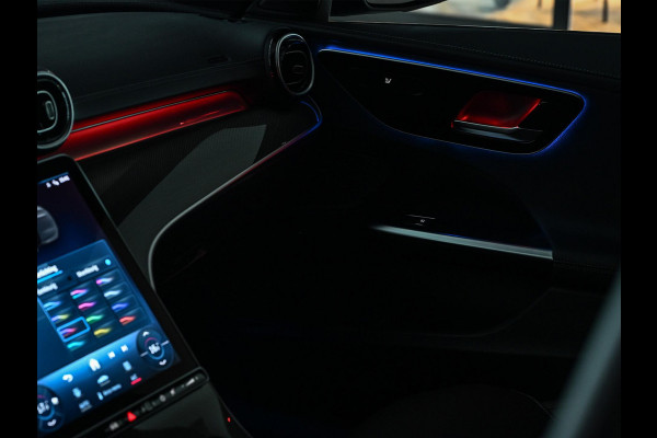 Mercedes-Benz C-Klasse 180 AMG Line | NL-Auto | Panoramadak | Night-Pakket | Ambiance Interieur | Camera | Elektr. Verst. Voorstoelen + Verwarming |