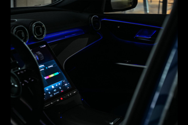 Mercedes-Benz C-Klasse 180 AMG Line | NL-Auto | Panoramadak | Night-Pakket | Ambiance Interieur | Camera | Elektr. Verst. Voorstoelen + Verwarming |