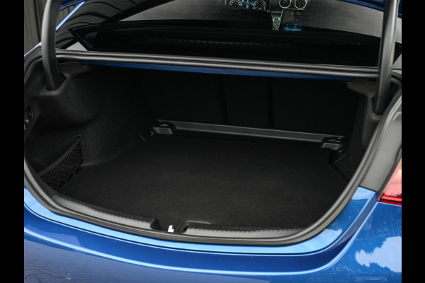Mercedes-Benz C-Klasse 180 AMG Line | NL-Auto | Panoramadak | Night-Pakket | Ambiance Interieur | Camera | Elektr. Verst. Voorstoelen + Verwarming |