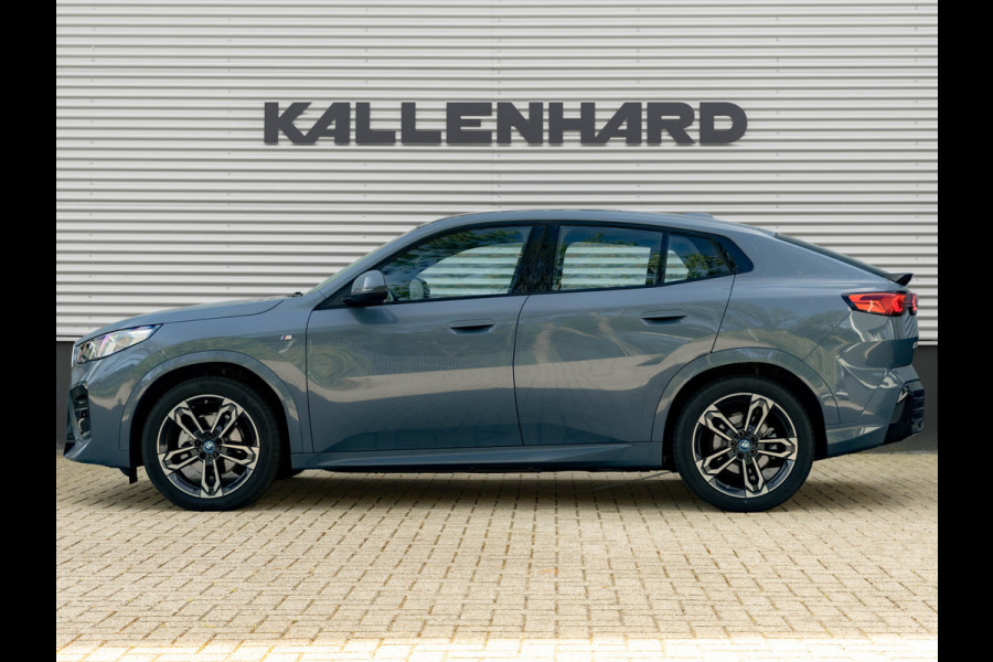 BMW iX2 eDrive20 M-Sport - Pano - Trekhaak - Memoryzetel - Stuurwiel Verwarmd