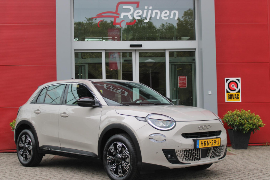 Fiat 600 1.2 Hybrid 110PK AUTOMAAT URBAN | STOEL/VOORRUIT VERWARMING | KEYLESS ENTRY/START | 17" LICHTEMATELN VELGEN | DRAADLOZE TELEFOONLADER | DRAADLOZE APPLE CARPLAY/ANDROID AUTO | NAVIGATIE | DAB+ RADIO | PARKEERSENSOREN VOOR + ACHTER | ACHTERUITRIJ CAMERA | CRUISE CONTROL | LED KOPLAMPEN |