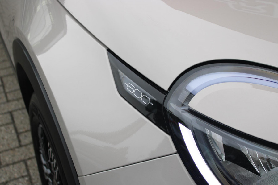Fiat 600 1.2 Hybrid 110PK AUTOMAAT URBAN | STOEL/VOORRUIT VERWARMING | KEYLESS ENTRY/START | 17" LICHTEMATELN VELGEN | DRAADLOZE TELEFOONLADER | DRAADLOZE APPLE CARPLAY/ANDROID AUTO | NAVIGATIE | DAB+ RADIO | PARKEERSENSOREN VOOR + ACHTER | ACHTERUITRIJ CAMERA | CRUISE CONTROL | LED KOPLAMPEN |