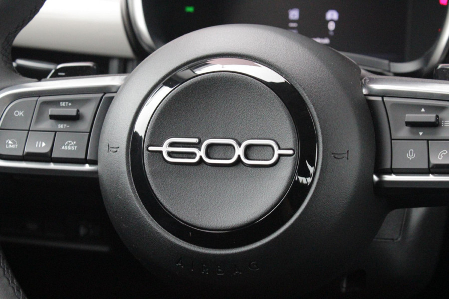 Fiat 600 1.2 Hybrid 110PK AUTOMAAT URBAN | STOEL/VOORRUIT VERWARMING | KEYLESS ENTRY/START | 17" LICHTEMATELN VELGEN | DRAADLOZE TELEFOONLADER | DRAADLOZE APPLE CARPLAY/ANDROID AUTO | NAVIGATIE | DAB+ RADIO | PARKEERSENSOREN VOOR + ACHTER | ACHTERUITRIJ CAMERA | CRUISE CONTROL | LED KOPLAMPEN |