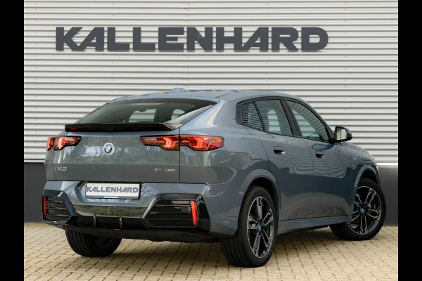BMW iX2 eDrive20 M-Sport - Pano - Trekhaak - Memoryzetel - Stuurwiel Verwarmd