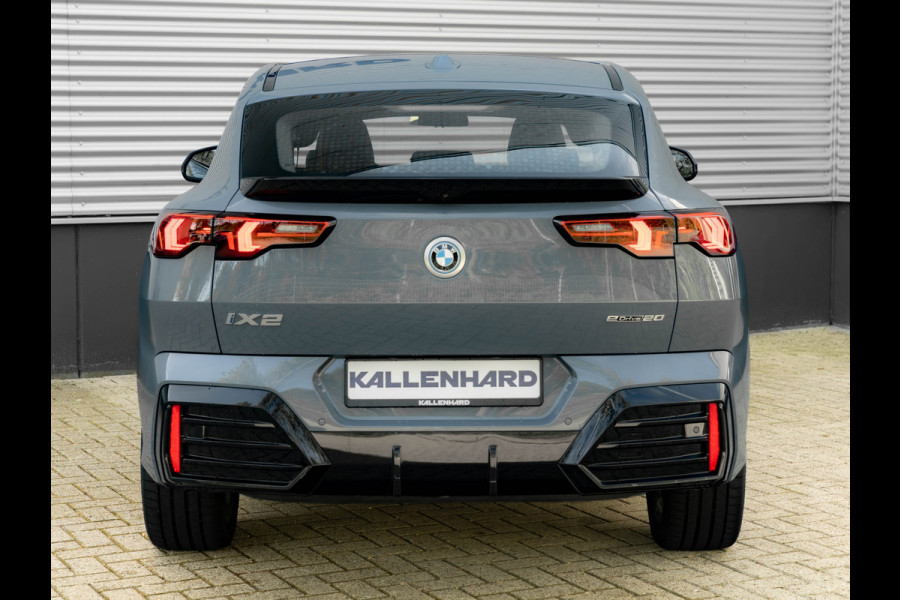 BMW iX2 eDrive20 M-Sport - Pano - Trekhaak - Memoryzetel - Stuurwiel Verwarmd
