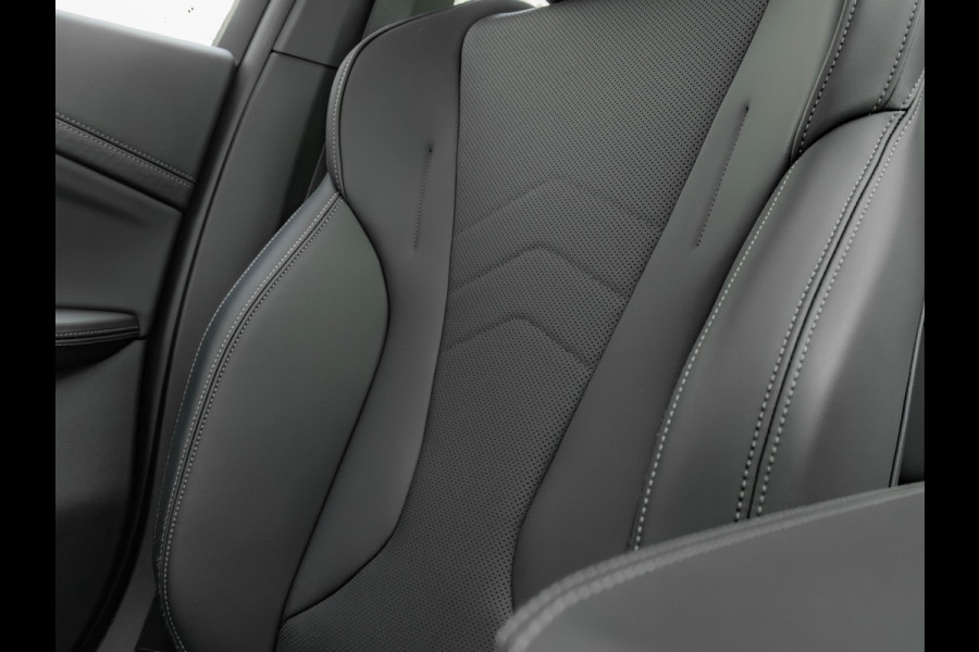 BMW iX2 eDrive20 M-Sport - Pano - Trekhaak - Memoryzetel - Stuurwiel Verwarmd