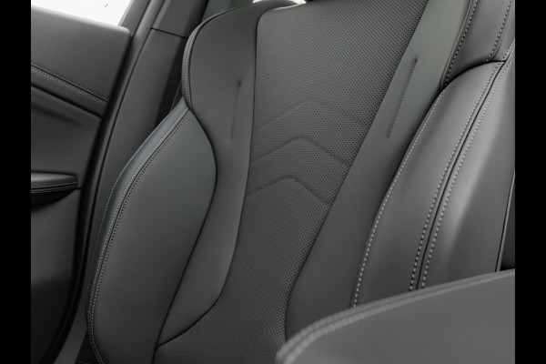 BMW iX2 eDrive20 M-Sport - Pano - Trekhaak - Memoryzetel - Stuurwiel Verwarmd