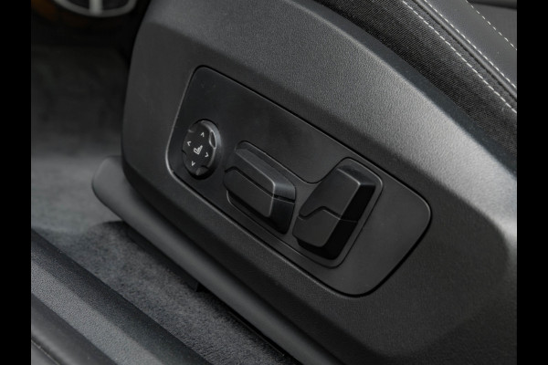BMW iX2 eDrive20 M-Sport - Pano - Trekhaak - Memoryzetel - Stuurwiel Verwarmd