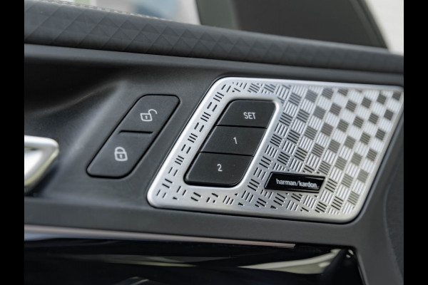 BMW iX2 eDrive20 M-Sport - Pano - Trekhaak - Memoryzetel - Stuurwiel Verwarmd
