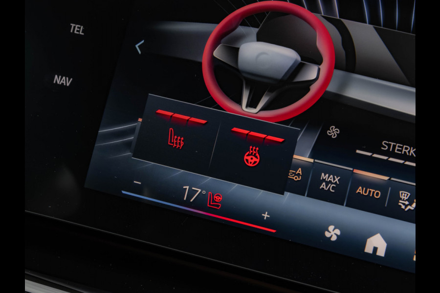 BMW iX2 eDrive20 M-Sport - Pano - Trekhaak - Memoryzetel - Stuurwiel Verwarmd