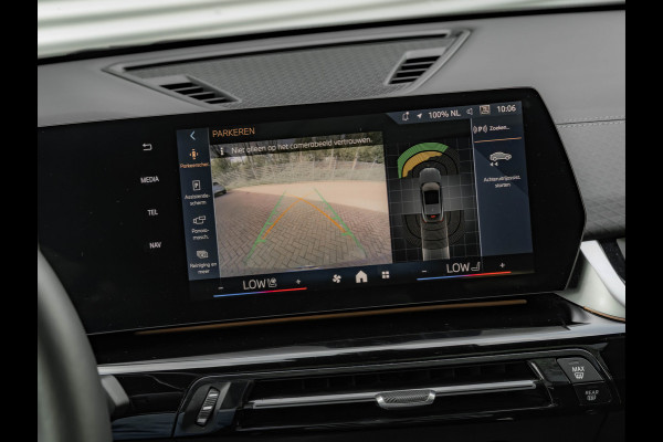 BMW iX2 eDrive20 M-Sport - Pano - Trekhaak - Memoryzetel - Stuurwiel Verwarmd