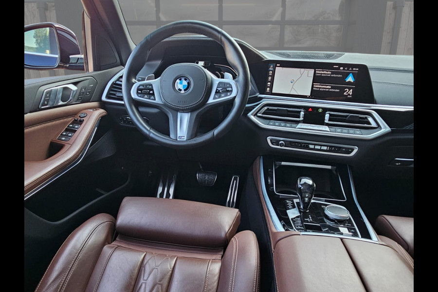 BMW X5 xDrive45e High Executive M-Sport | Luchtvering |  Elek. trekhaak | Safety pack | Achterasbesturing | HUD | M aerodynamica | Leder |