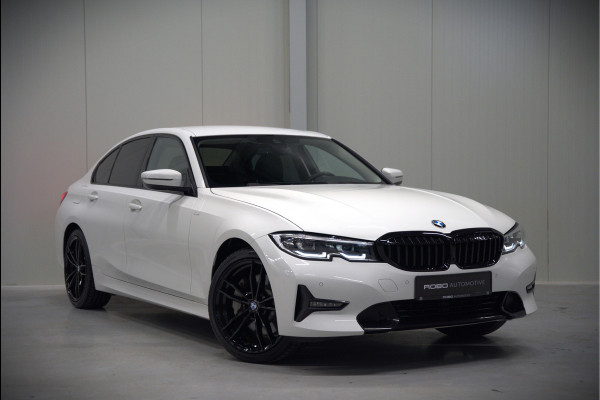 BMW 3-serie 330e eDrive Edition High Executive | Stoelverwarming | Navigatie | Apple Carplay | Parkeersensoren | Keyless | Cruise Control | LED | Leer | Trekhaak | Climate Control |