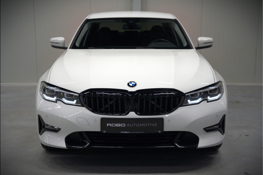 BMW 3-serie 330e eDrive Edition High Executive | Stoelverwarming | Navigatie | Apple Carplay | Parkeersensoren | Keyless | Cruise Control | LED | Leer | Trekhaak | Climate Control |