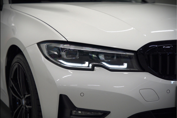 BMW 3-serie 330e eDrive Edition High Executive | Stoelverwarming | Navigatie | Apple Carplay | Parkeersensoren | Keyless | Cruise Control | LED | Leer | Trekhaak | Climate Control |