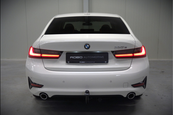 BMW 3-serie 330e eDrive Edition High Executive | Stoelverwarming | Navigatie | Apple Carplay | Parkeersensoren | Keyless | Cruise Control | LED | Leer | Trekhaak | Climate Control |
