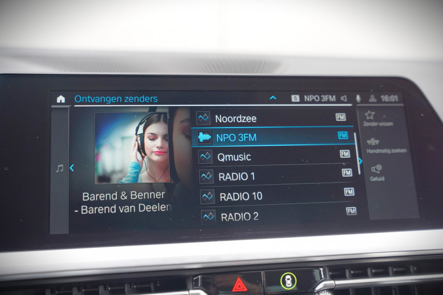 BMW 3-serie 330e eDrive Edition High Executive | Stoelverwarming | Navigatie | Apple Carplay | Parkeersensoren | Keyless | Cruise Control | LED | Leer | Trekhaak | Climate Control |