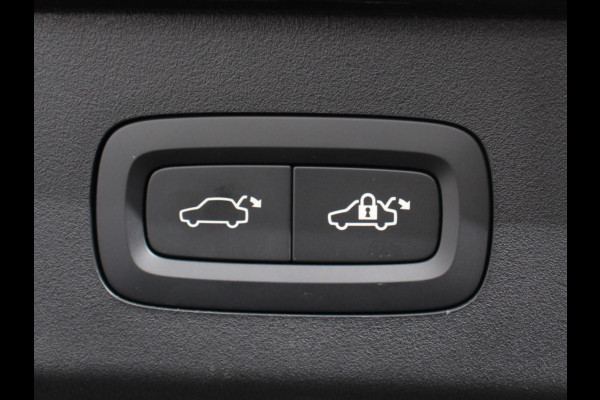 Lynk & Co 01 1.5 Panoramadak Airco ECC Virtual Coickpit PDC VA + Camera Adaptive Cruise Control Full LED 20" LM Velgen