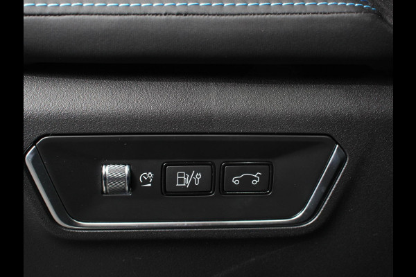 Lynk & Co 01 1.5 Panoramadak Airco ECC Virtual Coickpit PDC VA + Camera Adaptive Cruise Control Full LED 20" LM Velgen