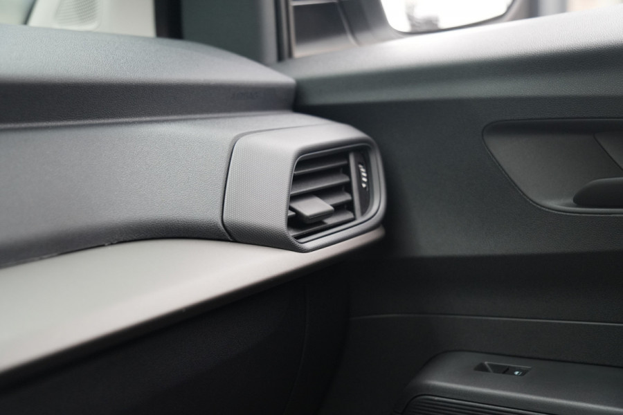 Ford E-Transit Courier Trend 44 kWh 136pk - Stoel/Stuurverwarming - Camera - Cruise - Carplay/Android - Rijklaar
