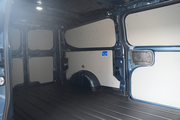 Ford E-Transit Custom 320 L2H1 Sport 71 kWh 218pk - 2x Schuif - Stoel/Stuurverwarming - Cruise - Keyless - Rijklaar
