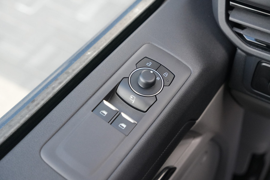 Ford E-Transit Custom 320 L2H1 Sport 71 kWh 218pk - 2x Schuif - Stoel/Stuurverwarming - Cruise - Keyless - Rijklaar