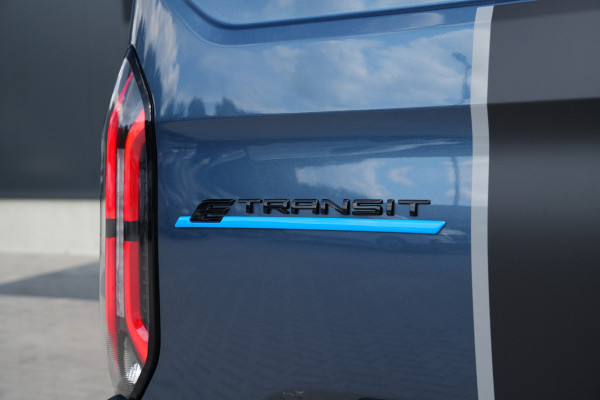 Ford E-Transit Custom 320 L2H1 Sport 71 kWh 218pk - 2x Schuif - Stoel/Stuurverwarming - Cruise - Keyless - Rijklaar