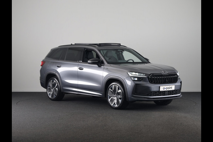 Škoda Kodiaq 1.5 TSI PHEV Sportline Business 204 pk Automaat | Verlengde garantie | Navigatie | Panoramadak | Trekhaak (wegklapbaar) | Parkeersensoren | Achteruitrijcamera | Stoelverwarming v/a |