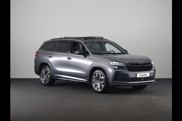 Škoda Kodiaq 1.5 TSI PHEV Sportline Business 204 pk Automaat | Verlengde garantie | Navigatie | Panoramadak | Trekhaak (wegklapbaar) | Parkeersensoren | Achteruitrijcamera | Stoelverwarming v/a |