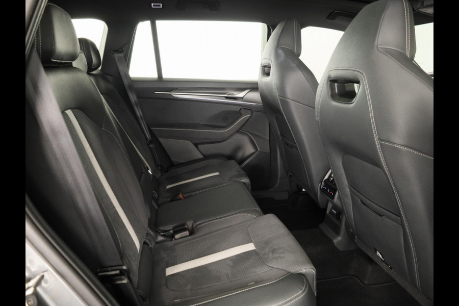 Škoda Kodiaq 1.5 TSI PHEV Sportline Business 204 pk Automaat | Verlengde garantie | Navigatie | Panoramadak | Trekhaak (wegklapbaar) | Parkeersensoren | Achteruitrijcamera | Stoelverwarming v/a |