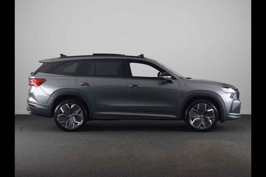 Škoda Kodiaq 1.5 TSI PHEV Sportline Business 204 pk Automaat | Verlengde garantie | Navigatie | Panoramadak | Trekhaak (wegklapbaar) | Parkeersensoren | Achteruitrijcamera | Stoelverwarming v/a |