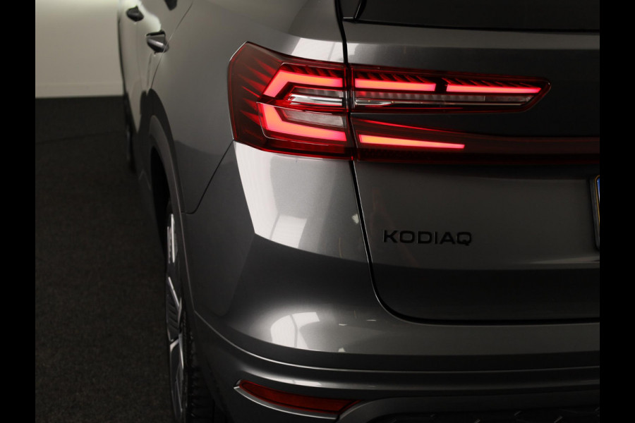 Škoda Kodiaq 1.5 TSI PHEV Sportline Business 204 pk Automaat | Verlengde garantie | Navigatie | Panoramadak | Trekhaak (wegklapbaar) | Parkeersensoren | Achteruitrijcamera | Stoelverwarming v/a |