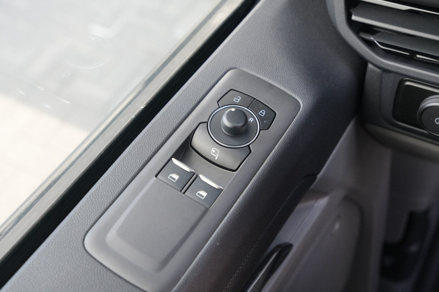 Ford E-Transit Custom 320 L2H1 Sport 71 kWh 218pk2x Schuif - Stoel/Stuurverwarming - Cruise - Keyless - Rijklaar