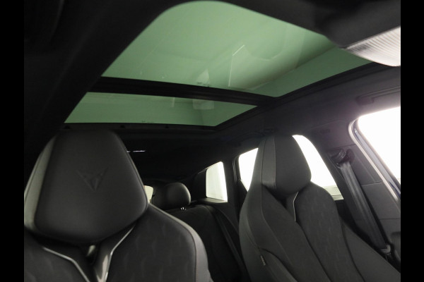 CUPRA Terramar 1.5 TSI e-Hybrid VZ Performance 272 pk Automaat | Navigatie | Panoramadak | Parkeersensoren (Park assist)  Rondomzicht camera | Elektr. voorstoelen | Matrix LED koplampen |