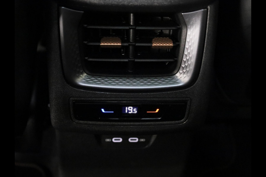 CUPRA Terramar 1.5 TSI e-Hybrid VZ Performance 272 pk Automaat | Navigatie | Panoramadak | Parkeersensoren (Park assist)  Rondomzicht camera | Elektr. voorstoelen | Matrix LED koplampen |