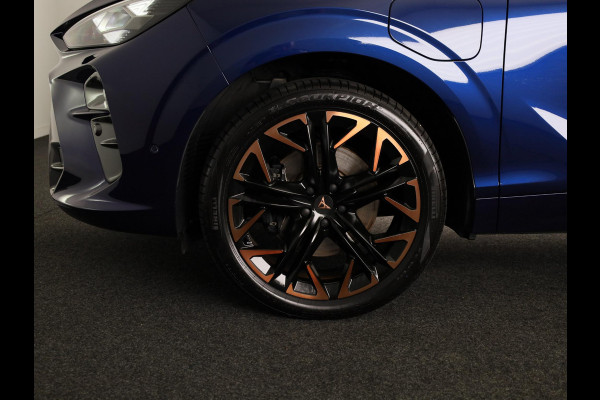 CUPRA Terramar 1.5 TSI e-Hybrid VZ Performance 272 pk Automaat | Navigatie | Panoramadak | Parkeersensoren (Park assist)  Rondomzicht camera | Elektr. voorstoelen | Matrix LED koplampen |