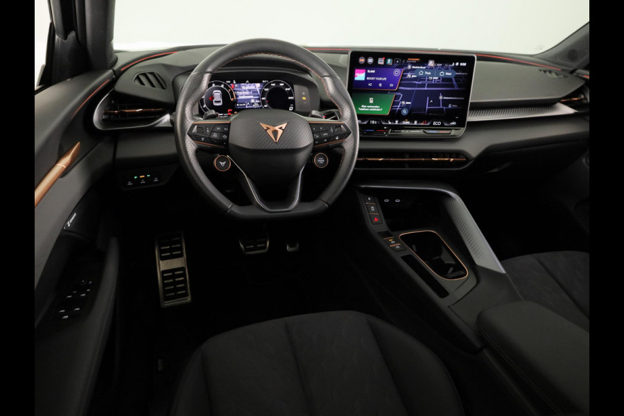CUPRA Terramar 1.5 TSI e-Hybrid VZ Performance 272 pk Automaat | Navigatie | Panoramadak | Parkeersensoren (Park assist)  Rondomzicht camera | Elektr. voorstoelen | Matrix LED koplampen |