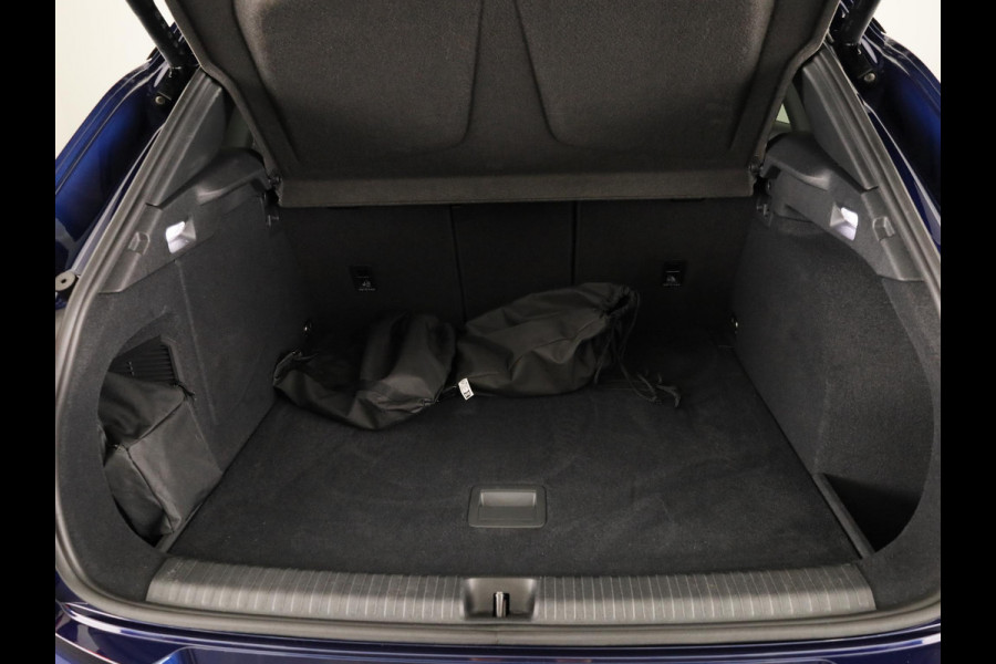 CUPRA Terramar 1.5 TSI e-Hybrid VZ Performance 272 pk Automaat | Navigatie | Panoramadak | Parkeersensoren (Park assist)  Rondomzicht camera | Elektr. voorstoelen | Matrix LED koplampen |