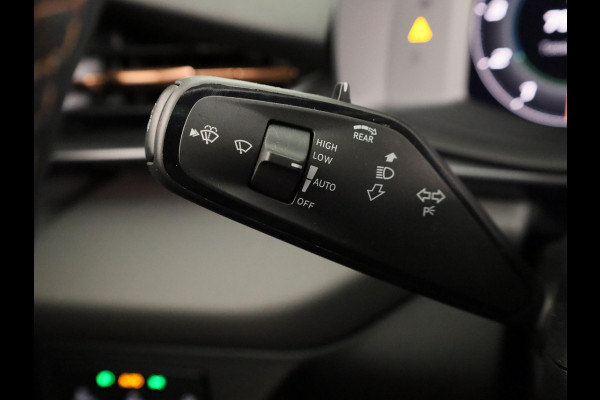 CUPRA Terramar 1.5 TSI e-Hybrid VZ Performance 272 pk Automaat | Navigatie | Panoramadak | Parkeersensoren (Park assist)  Rondomzicht camera | Elektr. voorstoelen | Matrix LED koplampen |
