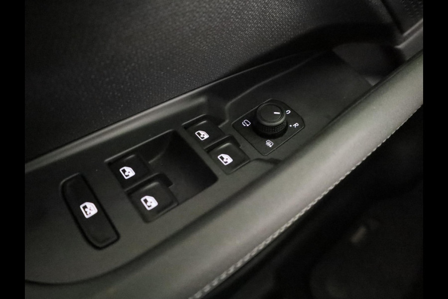 CUPRA Terramar 1.5 TSI e-Hybrid VZ Performance 272 pk Automaat | Navigatie | Panoramadak | Parkeersensoren (Park assist)  Rondomzicht camera | Elektr. voorstoelen | Matrix LED koplampen |