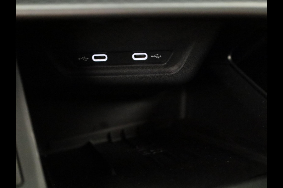 CUPRA Terramar 1.5 TSI e-Hybrid VZ Performance 272 pk Automaat | Navigatie | Panoramadak | Parkeersensoren (Park assist)  Rondomzicht camera | Elektr. voorstoelen | Matrix LED koplampen |
