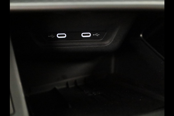 CUPRA Terramar 1.5 TSI e-Hybrid VZ Performance 272 pk Automaat | Navigatie | Panoramadak | Parkeersensoren (Park assist)  Rondomzicht camera | Elektr. voorstoelen | Matrix LED koplampen |