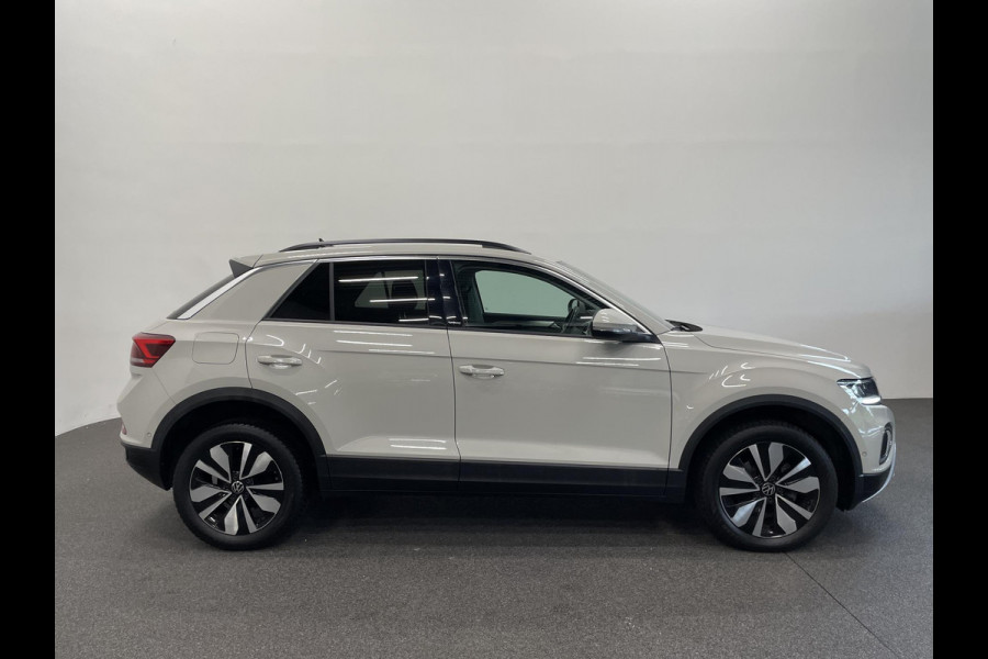 Volkswagen T-Roc 1.0 TSI 85 kW Move Discover Media Navi Digital Cockpit App-Connect DAB Climatronic Stoelverwarming Privacy Glass Park Assist Lane Assist Front Assist 17 inch LM Velgen Ascot Gray