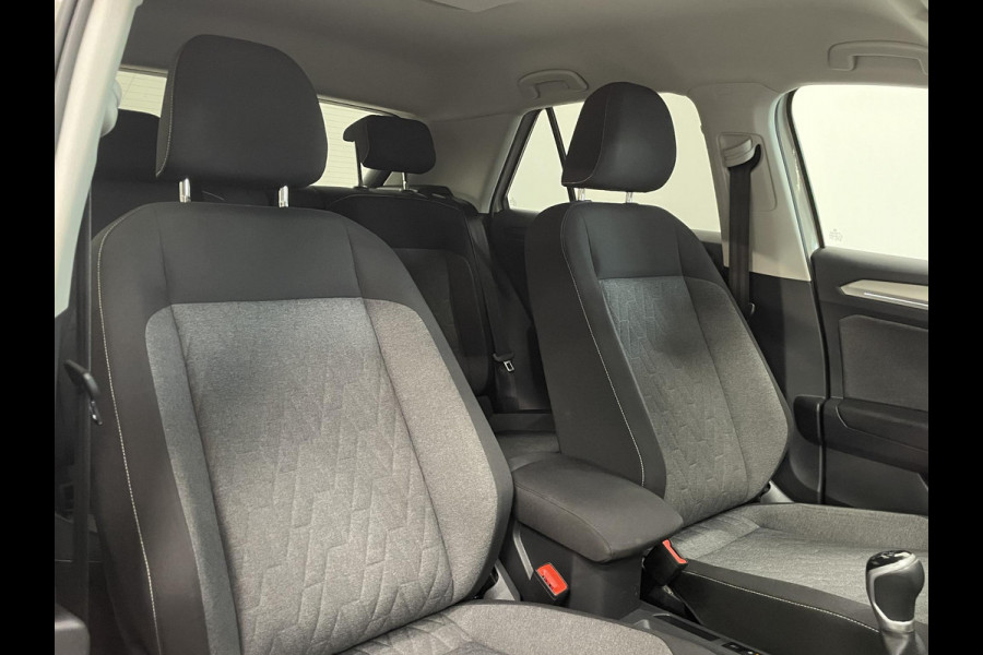 Volkswagen T-Roc 1.0 TSI 85 kW Move Discover Media Navi Digital Cockpit App-Connect DAB Climatronic Stoelverwarming Privacy Glass Park Assist Lane Assist Front Assist 17 inch LM Velgen Ascot Gray