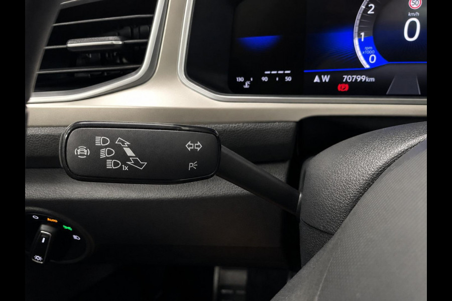Volkswagen T-Roc 1.0 TSI 85 kW Move Discover Media Navi Digital Cockpit App-Connect DAB Climatronic Stoelverwarming Privacy Glass Park Assist Lane Assist Front Assist 17 inch LM Velgen Ascot Gray
