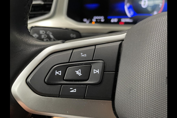 Volkswagen T-Roc 1.0 TSI 85 kW Move Discover Media Navi Digital Cockpit App-Connect DAB Climatronic Stoelverwarming Privacy Glass Park Assist Lane Assist Front Assist 17 inch LM Velgen Ascot Gray